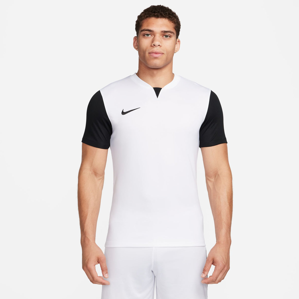T-SHIRT NIKE TROPHY V DR0933-100