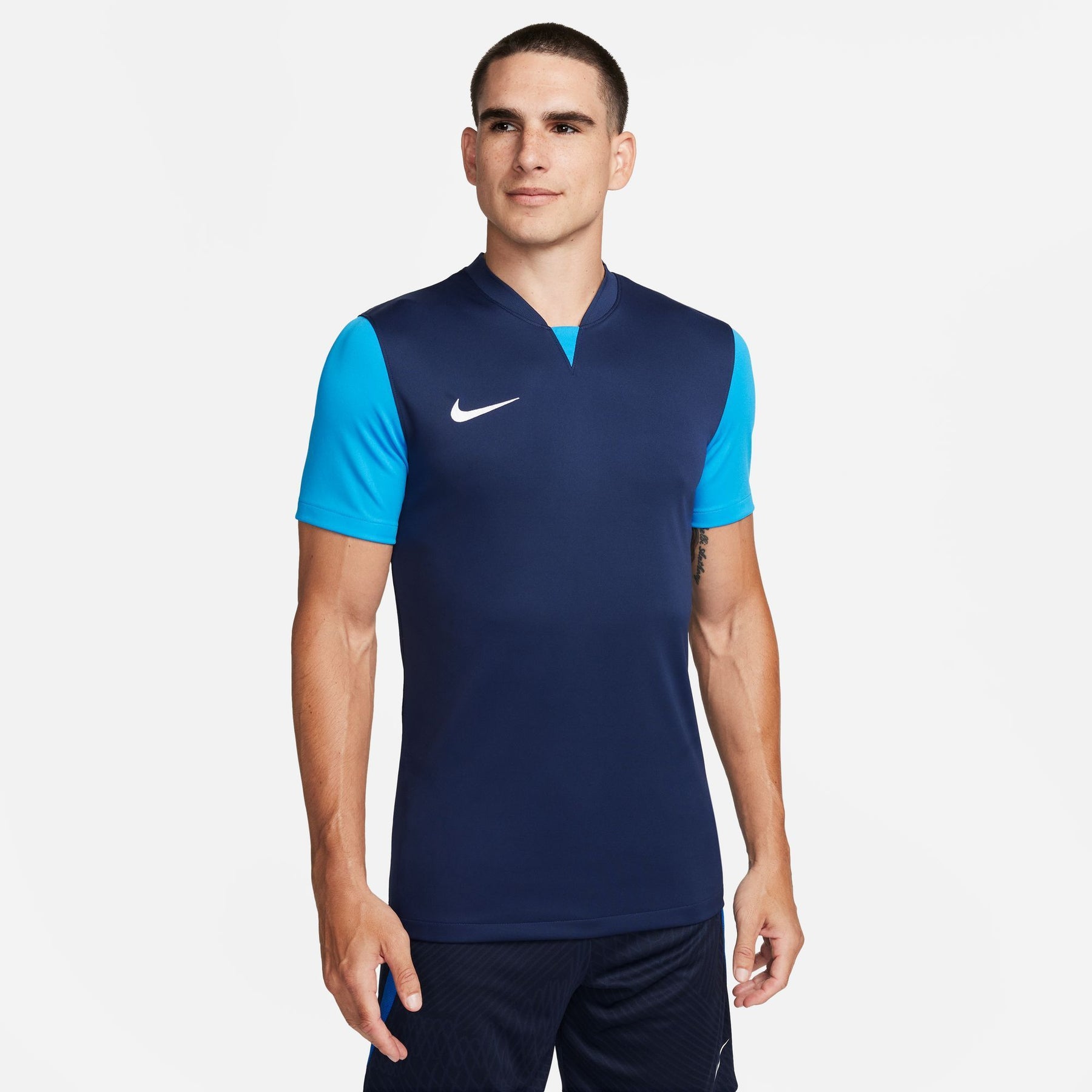 T-SHIRT NIKE TROPHY V  DR0933-410